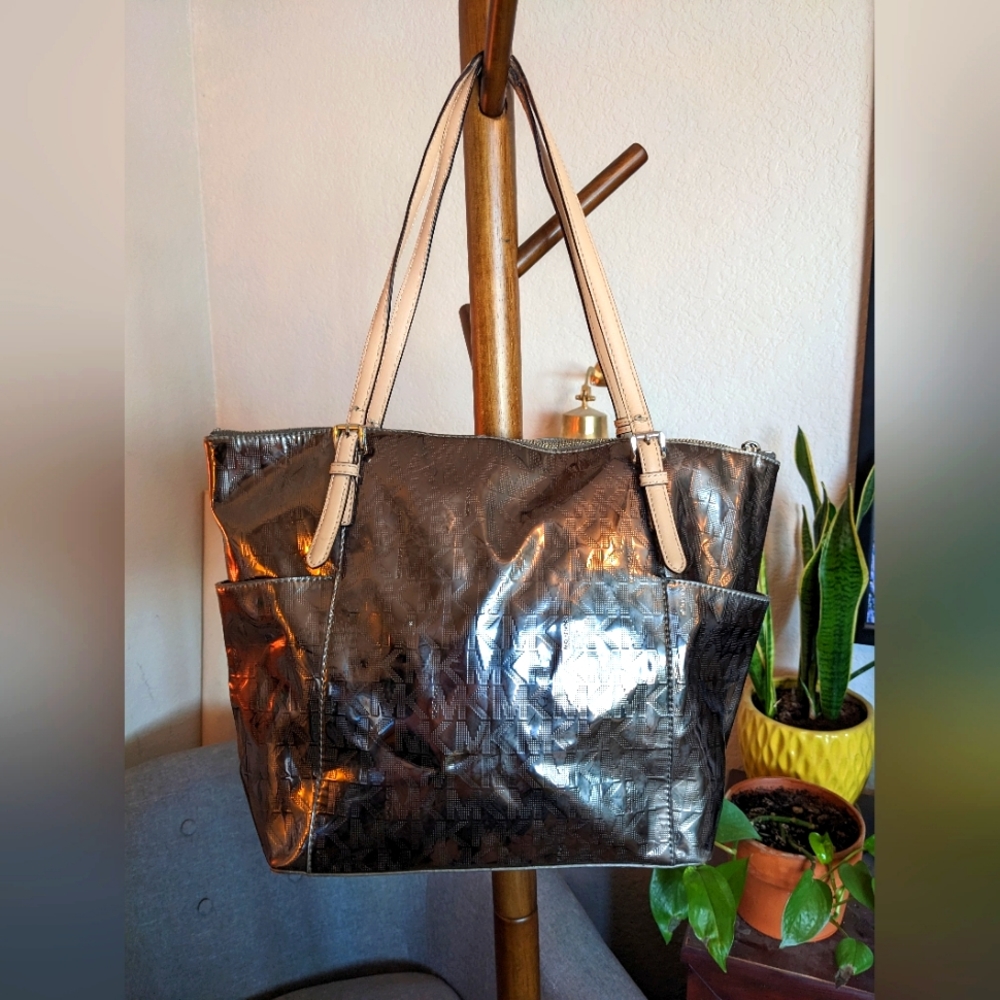 MICHAEL Michael Kors Silver Patent Shoulder Bag